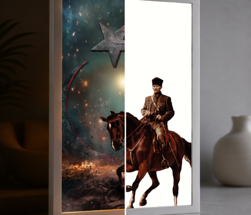 At Üstünde Atatürk Ay Yıldız LED Işıklı Tablo – Dekoratif Masa & Gece Lambası