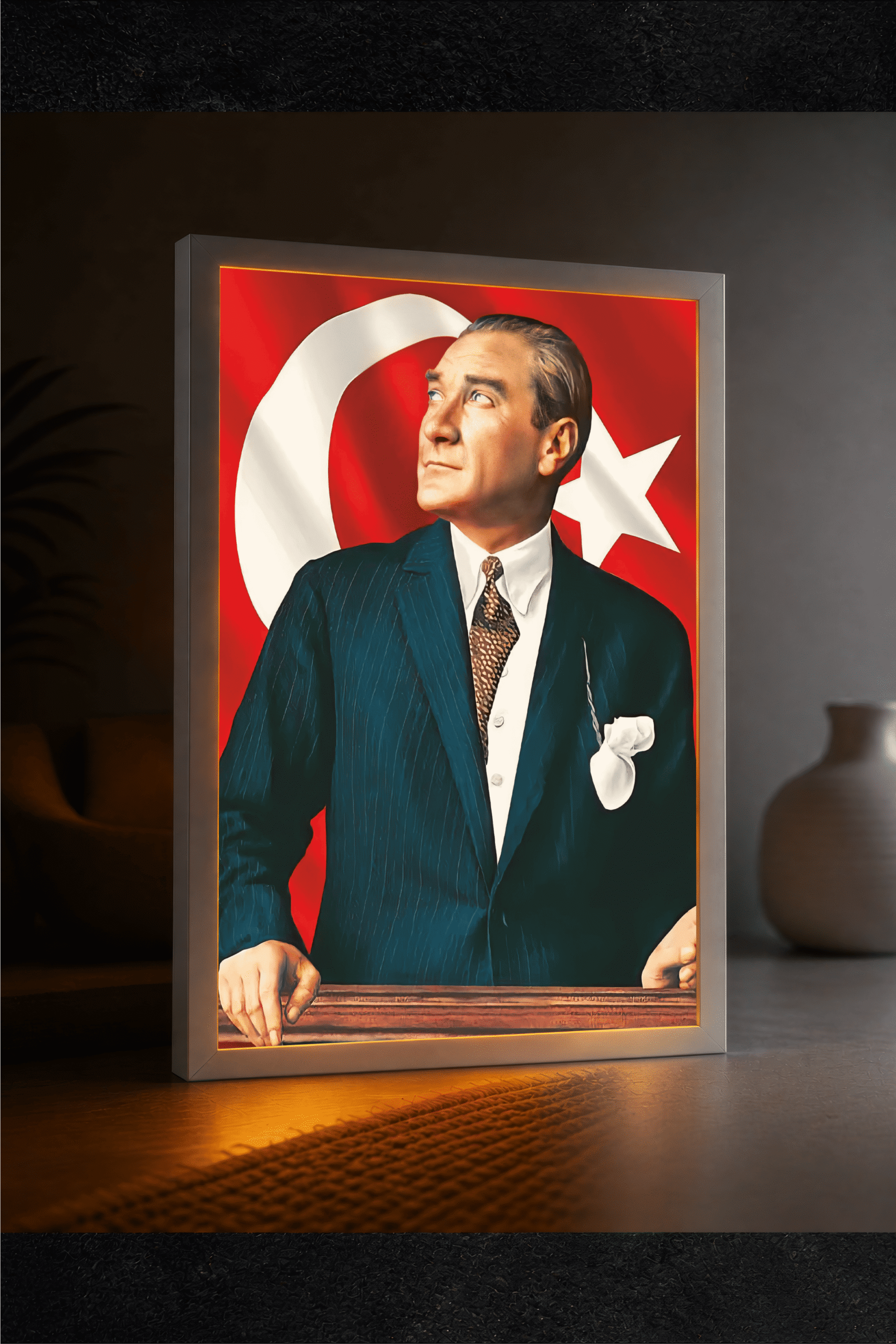 Takım Elbiseli Atatürk Türk Bayrağı LED Işıklı Tablo – Dekoratif Masa & Gece Lambası - Görsel 2