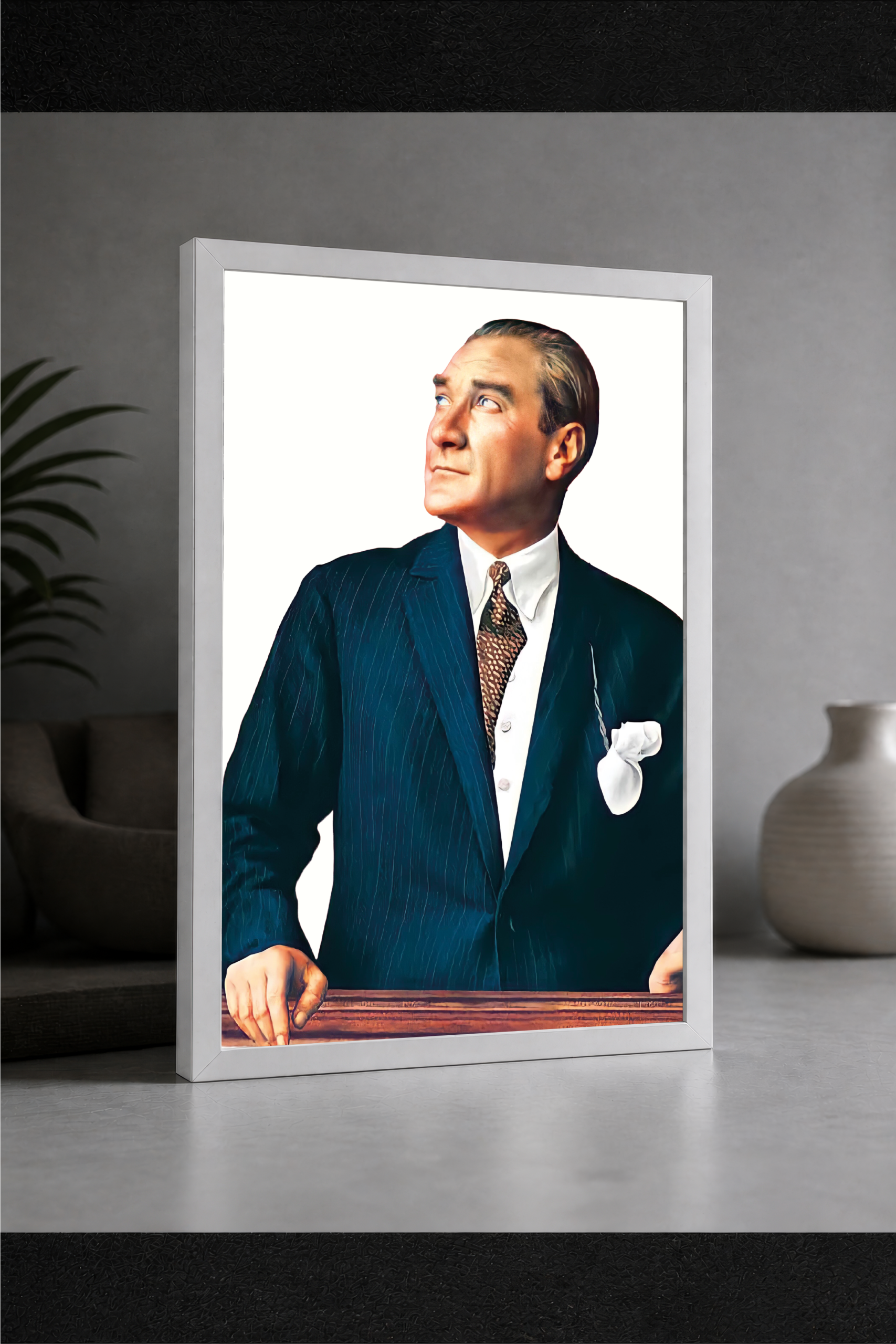 Takım Elbiseli Atatürk Türk Bayrağı LED Işıklı Tablo – Dekoratif Masa & Gece Lambası - Görsel 3